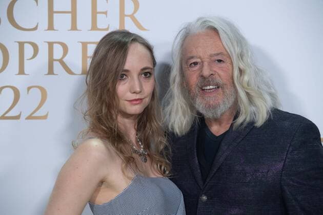 Roland ORZABAL with partner Emily RATH, TEARS FOR FEARS, music group, red carpet, red carpet show, arrival, arrival, German Radio Award 2022 ceremony in Hamburg on 08 09 2022,