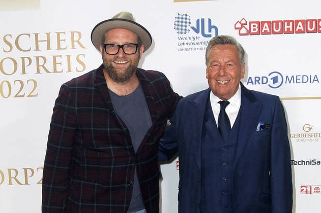 Gregor Meyle and Roland Kaiser at the award ceremony German Radio Award on 8 09 2022 in Hamburg German Radio Award 2022 award ceremony in Hamburg