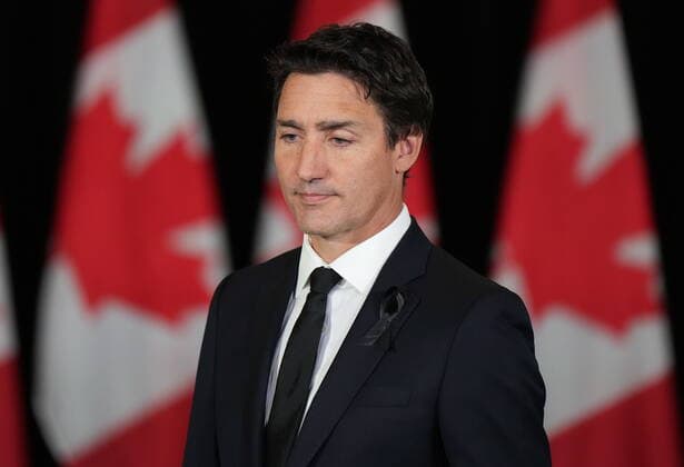 September 8, 2022, VANCOUVER, BC, CANADA: Prime Minister Justin Trudeau wears a black ribbon on his lapel as he arrives to deliver a statement on the passing of Queen Elizabeth II in Vancouver on Thursday, September 8, 2022. Trudeau says the Queen was one of his favourite people in the world and she had an obvious love for Canada. He says she was thoughtful, wise, curious, helpful and funny and that he will miss their chats. VANCOUVER CANADA  - ZUMAc35_ 20220908_zaf_c35_044 Copyright: xDarrylxDyckx