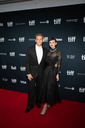 Bilder des Jahres 2022, Entertainment 09 September Entertainment Themen der Woche KW36 Entertainment Bilder des Tages September 8, 2022, Toronto, ON, Canada: Matthias Schweighofer attends the Opening Night Gala Premiere of The Swimmers during the 2022 Toronto International Film Festival at Roy Thomson Hall on September 08, 2022 in Toronto, Ontario. Toronto Canada - ZUMAs181 20220908_zea_s181_052 Copyright: xImagespacex