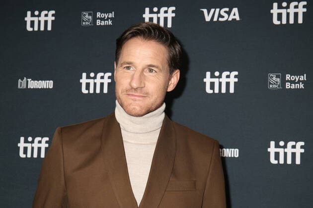 47eme Festival International du Film de Toronto. 47th Toronto International Film Festival. Red carpet of « The handmaid s tale ». Sam Jaeger. 283844 2022-09-08 Toronto Canada  Copyright: xIsabellexVautierx xStarfacex STAR_283844_002