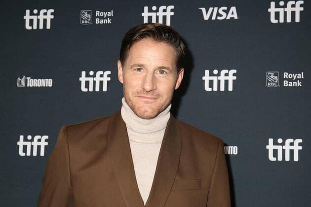 47eme Festival International du Film de Toronto. 47th Toronto International Film Festival. Red carpet of « The handmaid s tale ». Sam Jaeger. 283844 2022-09-08 Toronto Canada  Copyright: xIsabellexVautierx xStarfacex STAR_283844_003
