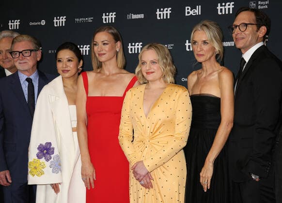 47eme Festival International du Film de Toronto. 47th Toronto International Film Festival. Red carpet of « The handmaid s tale ». Bradley Whitford, producer Warren Littlefield, Christine Ko, Yvonne Strahovski, Elisabeth Moss and Ever Carradine. 283844 2022-09-08 Toronto Canada  Copyright: xIsabellexVautierx xStarfacex STAR_283844_131