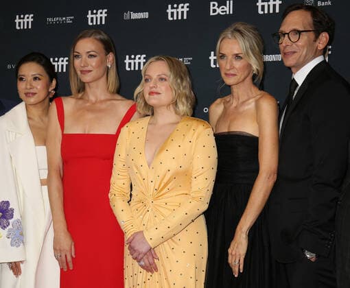 47eme Festival International du Film de Toronto. 47th Toronto International Film Festival. Red carpet of « The handmaid s tale ». Christine Ko, Yvonne Strahovski, Elisabeth Moss and Ever Carradine. 283844 2022-09-08 Toronto Canada  Copyright: xIsabellexVautierx xStarfacex STAR_283844_132