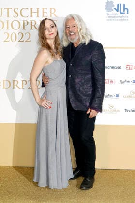 Roland Orzabal of Tears for Fears with wife Emily Rath at the German Radio Award 2022 ceremony at Schuppen 52 Hamburg, 08 09 2022 Foto:xC.xTamckex xFuturexImage