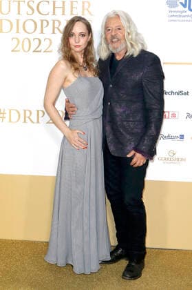 Roland Orzabal of Tears for Fears with wife Emily Rath at the German Radio Award 2022 ceremony at Schuppen 52 Hamburg, 08 09 2022 Foto:xC.xTamckex xFuturexImage