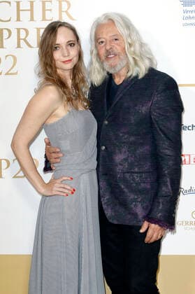 Roland Orzabal of Tears for Fears with wife Emily Rath at the German Radio Award 2022 ceremony at Schuppen 52 Hamburg, 08 09 2022 Foto:xC.xTamckex xFuturexImage