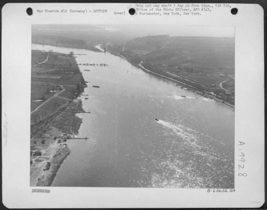Germany - A View South Down The Rhine River, Showning Us River Traffic Near The 3Rd Army Bridgehead. Note The Pontoon Bridge Under Construction Below The Destroyed Bridge. Copyright: xpiemagsx nawwmilpie06092022-10566 !ACHTUNG AUFNAHMEDATUM GESCHÄTZT!