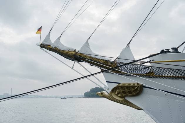 Gorch Fock Das Segelschulschiff Gorch Fock der Marine läuft in den Marinestützpunkt Kiel-Wik ein. Kiel Schleswig-Holstein Deutschland fpr-gorch-fock-5524 *** Gorch Fock The navy sail training ship Gorch Fock enters the naval base Kiel Wik Kiel Schleswig Holstein Germany fpr gorch fock 5524