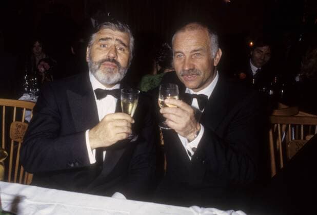 Mario Adorf (li.) mit Armin Mueller-Stahl 01 86 ru Mario Adorf (li.) und Armin Mueller-Stahl beim Mathäser Filmball im Januar 1986 Deutschland deutsch deutscher deutsche Männer Mann Schauspiel Schauspieler Film TV Fernsehen München Ball Film quer halb sitzend lächelnd neutral prostend anstoßend Sekt Sektgläser Gläser Glas *** Mario Adorf li with Armin Mueller Stahl 01 86 ru Mario Adorf li and Armin Mueller Stahl at Mathäser Filmball in January 1986 Germany German German men man actor film TV television Munich ball film crosswise half sitting smiling neutral prosting toasting champagne champagne glasses glasses glass