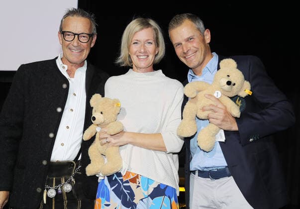 28 Tabaluga Golf Cup Tobias Angerer wins together with his wife Romy Gross Angerer the gross classification at the 28 Tabaluga Golf Cup here the organizer Michael Roll on the left handed over the prizes 2 stuffed teddy bears, Tutzing Bavaria Germany Golf Course Tutzing