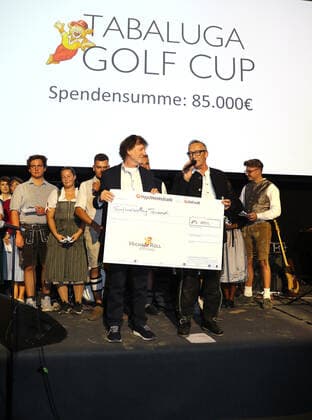 28 Tabaluga Golf Cup Michael Roll and his wife Claudia present the head of the Tabaluga Foundation Dr Jürgen Haerlin with a donation check for 90 000 Euro, Tutzing Bavaria Germany Golf Course Tutzing
