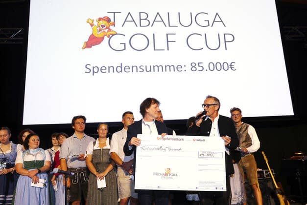 28 Tabaluga Golf Cup Michael Roll and his wife Claudia present the head of the Tabaluga Foundation Dr Jürgen Haerlin with a donation check for 90 000 Euro, Tutzing Bavaria Germany Golf Course Tutzing