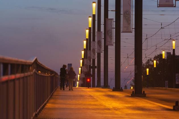 Bonn In Dark Due To Energy Saving Measures Dimmed street lights are seen from the Kennedy bridge in Bonn, Germany on September 11, 2022 as city administration announce saving energy measures to cutting gas and electricity for the autumn and winter to cope with energy crisis in Germany Bonn Germany  Copyright: xYingxTangx originalFilename: tang-notitle220911_npP3p.jpg