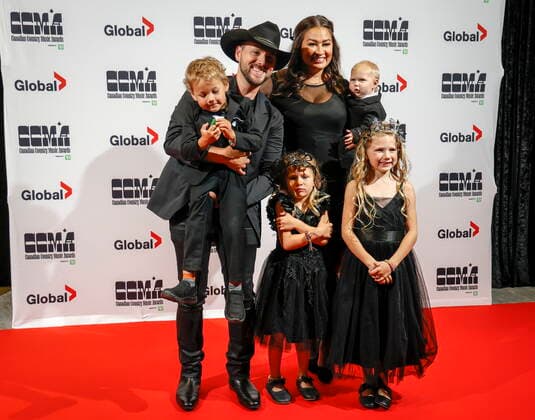 September 11, 2022, Calgary, AB, CANADA: Brett Kissel and family pose on the red carpet at the Canadian Country Music Awards in Calgary, Alta., Sunday, Sept. 11, 2022. Calgary CANADA  - ZUMAc35_ 20220911_zaf_c35_316 Copyright: xJeffxMcintoshx