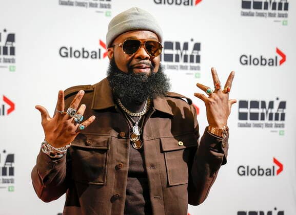 September 11, 2022, Calgary, AB, CANADA: Host Blanco Brown poses on the red carpet at the Canadian Country Music Awards in Calgary, Alta., Sunday, Sept. 11, 2022. Calgary CANADA  - ZUMAc35_ 20220911_zaf_c35_318 Copyright: xJeffxMcintoshx