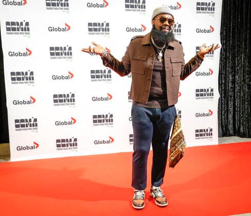 September 11, 2022, Calgary, AB, CANADA: Host Blanco Brown poses on the red carpet at the Canadian Country Music Awards in Calgary, Alta., Sunday, Sept. 11, 2022. Calgary CANADA  - ZUMAc35_ 20220911_zaf_c35_319 Copyright: xJeffxMcintoshx
