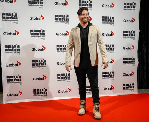 September 11, 2022, Calgary, AB, CANADA: Steven Lee Olsen poses on the red carpet at the Canadian Country Music Awards in Calgary, Alta., Sunday, Sept. 11, 2022. Calgary CANADA  - ZUMAc35_ 20220911_zaf_c35_326 Copyright: xJeffxMcintoshx