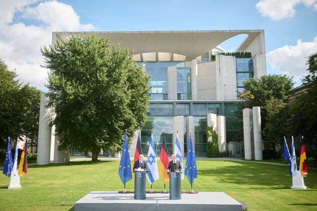 Olaf Scholz trifft den Ministerpräsidenten von Israel Jair Lapid Bundeskanzler Olaf Scholz (SPD) empfängt den Ministerpräsidenten von Israel Jair Lapid am 12.09.2022 im Bundeskanzleramt in Berlin. Berlin Bundeskanzleramt Berlin Deutschland *** Olaf Scholz meets the Prime Minister of Israel Jair Lapid Federal Chancellor Olaf Scholz SPD receives the Prime Minister of Israel Jair Lapid on 12 09 2022 at the Federal Chancellery in Berlin Berlin Federal Chancellery Berlin Germany
