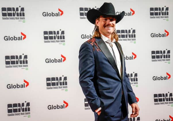 September 11, 2022, Calgary, AB, CANADA: Jade Eagleson poses on the red carpet at the Canadian Country Music Awards in Calgary, Alta., Sunday, Sept. 11, 2022. Calgary CANADA  - ZUMAc35_ 20220911_zaf_c35_342 Copyright: xJeffxMcintoshx
