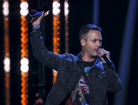 September 11, 2022, Calgary, AB, CANADA: Dallas Smith accepts the FansöÄÃ Choice award at the Canadian Country Music Awards in Calgary, Alta., Sunday, Sept. 11, 2022. Calgary CANADA  - ZUMAc35_ 20220911_zaf_c35_359 Copyright: xJeffxMcintoshx