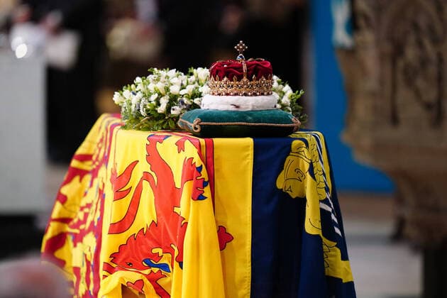 News Bilder des Tages Tod von Queen Elizabeth II. - Trauerfeier in der St. Giles Kathedrale in Edinburgh . 12 09 2022. Edinburgh, United Kingdom. King Charles III and the Queen Consort and other UK Royals at a service for Queen Elizabeth II as her coffin arrives at St.Giles Cathedral in Edinburgh, Scotland.  xPoolx xi-Imagesx IIM-23760-0005