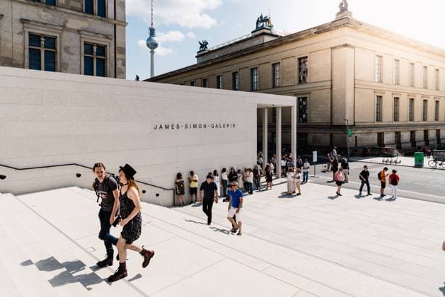Main entrance to James Simon Gallery in Berlin Berlin, Germany - July 27, 2019: Main entrance to James Simon Gallery in Museum Island. Sun flare on background Copyright: xZoonar.com @jjfarquitectosx zoonar_14398721