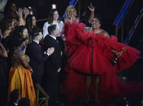 Berühmte Feministinnen, Lizzo Entertainment Bilder des Tages Lizzo accepts the award for Outstanding Competition Program for Lizzo s Watch Out For The Big Grrrls onstage during the 74th annual Primetime Emmy Awards at the Microsoft Theater in Los Angeles on Monday, September 12, 2022.  LAP20220912018A MIKExGOULDING