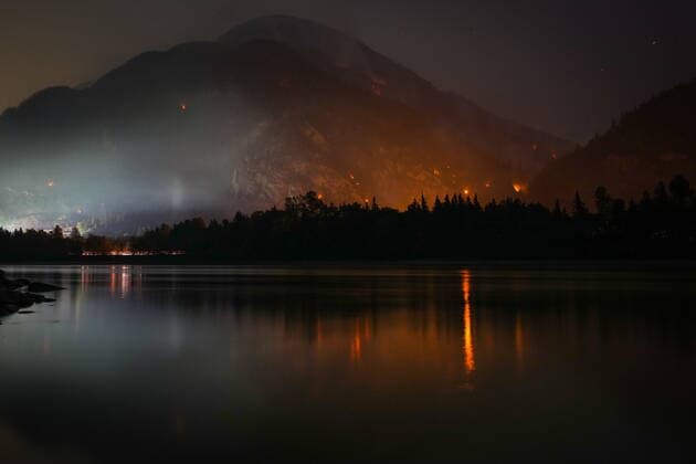 September 12, 2022, HOPE, BC, CANADA: The Flood Falls Trail wildfire burns above the Fraser River in Hope, B.C., Monday, Sept. 12, 2022. HOPE CANADA  - ZUMAc35_ 20220912_zaf_c35_215 Copyright: xDarrylxDyckx