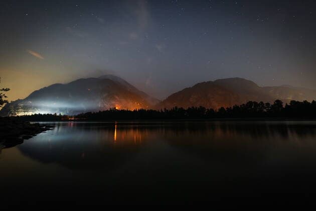 September 12, 2022, HOPE, BC, CANADA: The Flood Falls Trail wildfire burns above the Fraser River in Hope, B.C., Monday, Sept. 12, 2022. HOPE CANADA  - ZUMAc35_ 20220912_zaf_c35_219 Copyright: xDarrylxDyckx