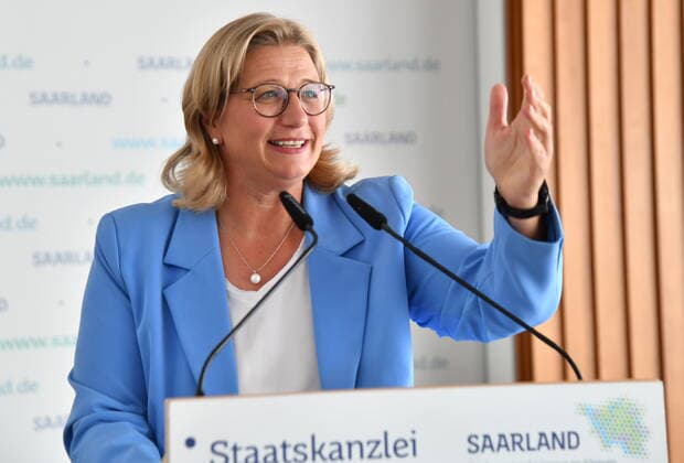 Saarlands Prime Minister Anke Rehlinger during a speech on the award of the Order of Merit of the Federal Republic of Germany on Monday 12 09 2022 in the Saarbrücken State Chancellery bub