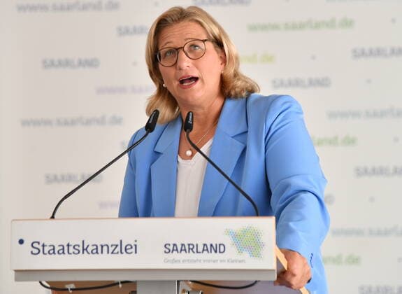 Saarlands Prime Minister Anke Rehlinger during a speech on the award of the Order of Merit of the Federal Republic of Germany on Monday 12 09 2022 in the Saarbrücken State Chancellery bub