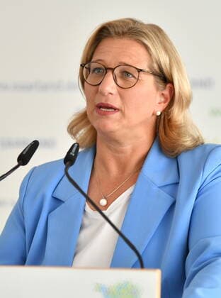 Saarlands Prime Minister Anke Rehlinger during a speech on the award of the Order of Merit of the Federal Republic of Germany on Monday 12 09 2022 in the Saarbrücken State Chancellery bub