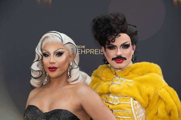 v l Boris ENVY PERU ESCOBAR and Tim BAMBI MERCURY KNAAK, Red Carpet, Red Carpet Show, Arrival, German Television Award Ceremony, The Night of the Creatives The German Television Award 2022, German Television Award 2022 in Cologne, on 13 09 2022