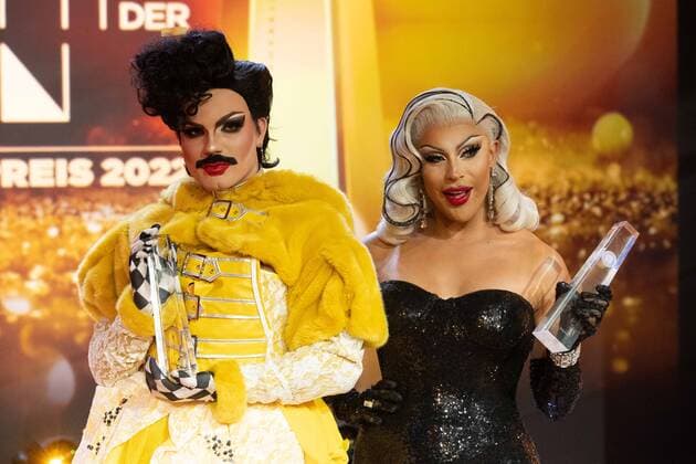 Prize winner Tim BAMBI MERCURY KNAAK, Boris ENVY PERU ESCOBAR Red Carpet, Red Carpet Show, Arrival, Arrival, German Television Award, The Night of the Creatives The German Television Award 2022, German Television Award 2022 in Cologne, on 13 09 2022