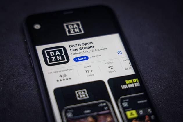 App Store - Apple 09.09.2022: Apple App Store auf einem iPhone. Must-have-Apps fürs iPhone: DAZN Sport Live Stream *** App Store Apple 09 09 2022 Apple App Store on an iPhone Must have apps for iPhone DAZN Sport Live Stream