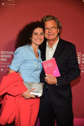 Award of the German Founder Award 2022 Florian Langenscheidt, publisher, with his girlfriend Andrea Bury from the ZDF Hauptstadtstudio the award of the German Founder Award in Berlin on 13 09 2022 in Berlin Photopress Mueller Photopress Mueller