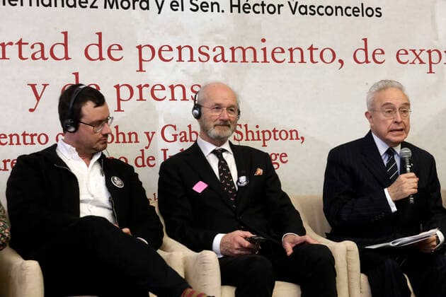 Mexiko, Diskussionsrunde Dialogues for Freedom mit Vater von Julian Assange September 12, 2022, Mexico City, Mexico: John and Gabriel Shipton, father and brother of Julian Assange, participate in Dialogues for Freedom of Thought, Expression and the Press at the Senate of Mexico in Mexico City. on September 12, 2022 in Mexico City, Mexico. Mexico City Mexico - ZUMAe321 20220913_zia_e321_021 Copyright: xLuisxBarronxEyepixxGroupx