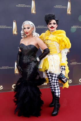 Make up artist Ency Peru Boris Itzkovich Escobar and designer Bambi Mercury Tim Knaak , the award winners in the category Best Equipment Entertainment, at the German Television Award ceremony at Die Nacht der Kreativen Der Deutsche Fernsehpreis 2022 Cologne, 13 09 2022 NRW Germany Copyright: xChristophxHardtx