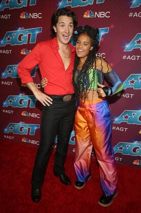 13 September 2022 - Pasadena, California - Drake Milligan, Sara James. Red Carpet For America s Got Talent Season 17 Live Show Finale held at the Sheraton Pasadena in Pasadena. Photo Credit: AdMedia 284068 2022-09-13 CA Pasadena Etats-Unis  Copyright: xAdMediax STAR_284068_039