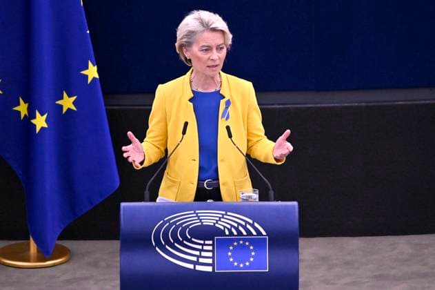 News Themen der Woche KW37 News Bilder des Tages Ursula von der Leyen bei ihrer Rede zur Lage der EU im Plenarsaal des Europäischen Parlaments mit deutlichen Worten zu Russland. Sie lobte auch den Mut der Ukrainer und die Solidarität der Europäer mit ihnen. Straßburg, 14.09.2022 *** Ursula von der Leyen during her State of the EU address in the plenary hall of the European Parliament with clear words on Russia She also praised the courage of Ukrainians and the solidarity of Europeans with them Strasbourg, 14 09 2022 Foto:xD.xAnoraganingrumx xFuturexImage