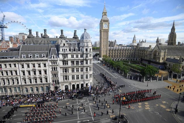 News Bilder des Tages . 14 09 2022. London, United Kingdom.The coffin of Queen Elizabeth II on its way to Westminster Hall in London accompanied by King Charles III and other members of the Royal Family, including Prince William and Kate Middleton and Prince Harry and Meghan Markle , as four days of Lying in State begins.  xPoolx xi-Imagesx IIM-23768-0031