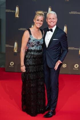 Guido CANTZ, presenter, with wife Kerstin red carpet, red carpet show, arrival, arrival, award of the German Television Award, The German Television Award 2022, German Television Award 2022 in Cologne, on 14 09 2022