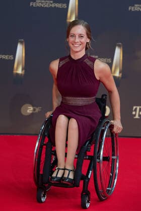 Anna SCHAFFELHUBER, Monoskibob, Red Carpet, Red Carpet Show, Arrival, Arrival, German Television Award, German Television Award 2022, German Television Award 2022 in Cologne, on 14 09 2022
