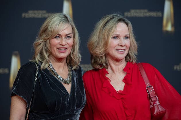 v l Gesine CUKROWSKI, actress, Ann Kathrin KRAMER, actress, red carpet, red carpet show, arrival, arrival, German Television Award, German Television Award 2022, German Television Award 2022 in Cologne, on 14 09 2022