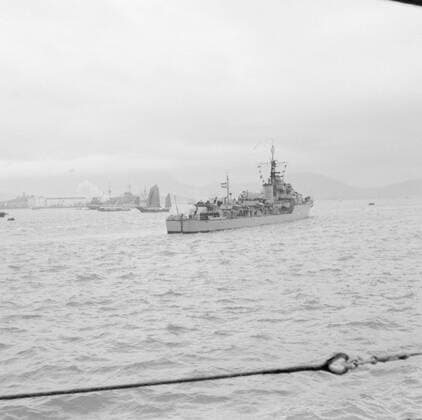 HR MS. Piet Hein (1945-1961) in Japan during the Korean War. - Copyright: xpiemagsx nedmil060421-25473 !ACHTUNG AUFNAHMEDATUM GESCHÄTZT!