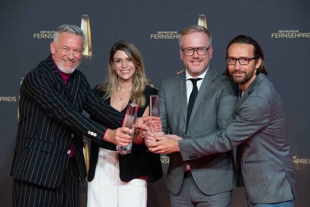 The team of LOL Last One Laughing receives the German Television Award in the category Best Comedy Late Night, German Television Award ceremony, The German Television Award 2022, German Television Award 2022 in Cologne, on 14 09 2022