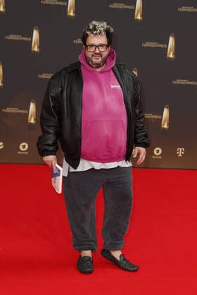 The German Television Award 2021 Klaas Heufer circulation with Doris Golpashin on the red carpet at the award ceremony The German Television Award The TV highlights of the year on September 14 in the MMC Studios Cologne Copyright: xEventpressxGolejewskix