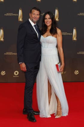 The German Television Award 2021 Bettina Zimmermann with boyfriend Kai Wiesinger on the red carpet at the award ceremony The German Television Award The TV highlights of the year on September 14 at MMC Studios Cologne Copyright: xEventpressxGolejewskix