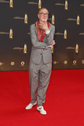 The German Television Award 2021 Peter Lohmeyer on the red carpet at the award ceremony The German Television Award The TV Highlights of the Year on September 14 at MMC Studios Cologne Copyright: xEventpressxGolejewskix